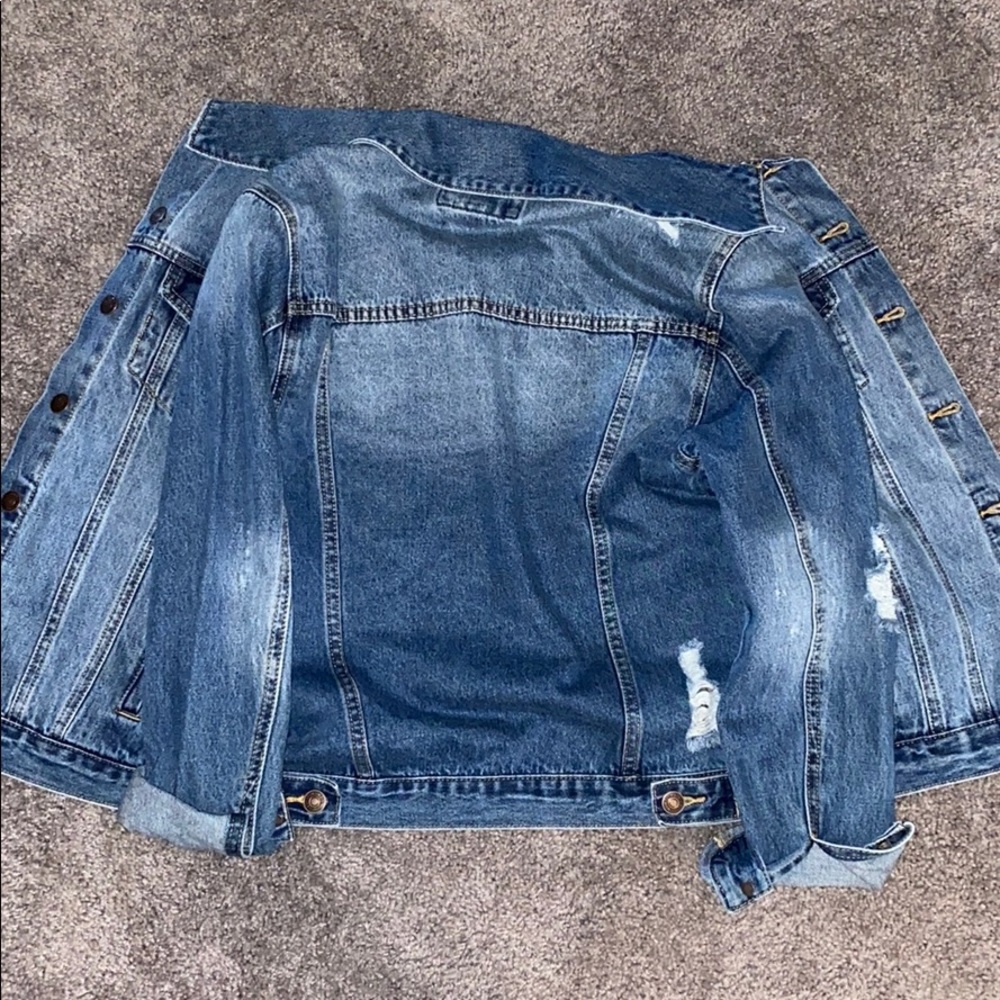 Distressed jean jacket - Picture 5 of 5
